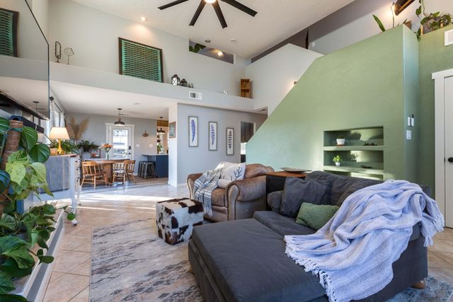 711 Tierra Alegre Court, Tijeras, NM 87059