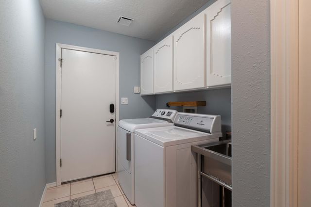 711 Tierra Alegre Court, Tijeras, NM 87059