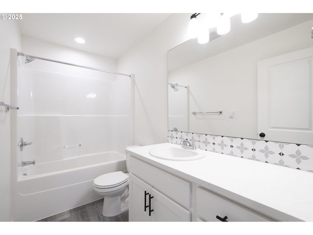 14718 Se POWELL Blvd, Portland, OR 97236