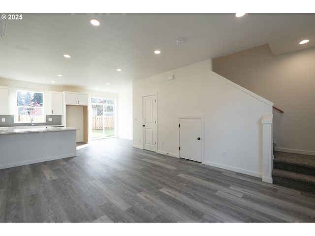 14718 Se POWELL Blvd, Portland, OR 97236