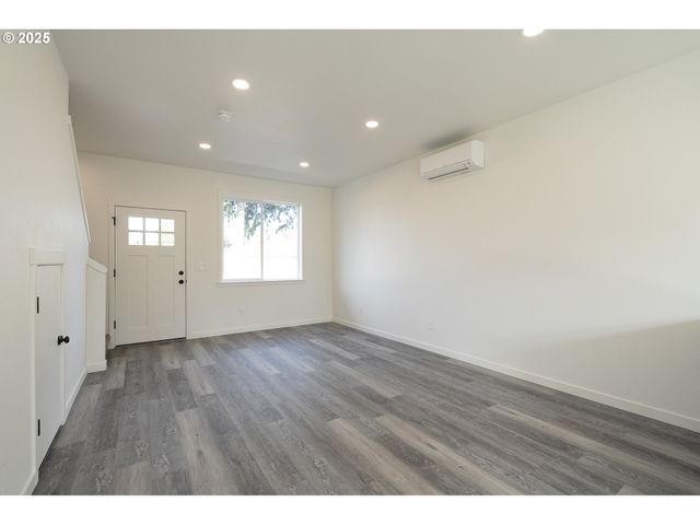 14718 Se POWELL Blvd, Portland, OR 97236