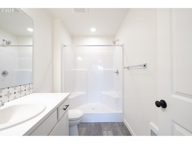 14718 Se POWELL Blvd, Portland, OR 97236