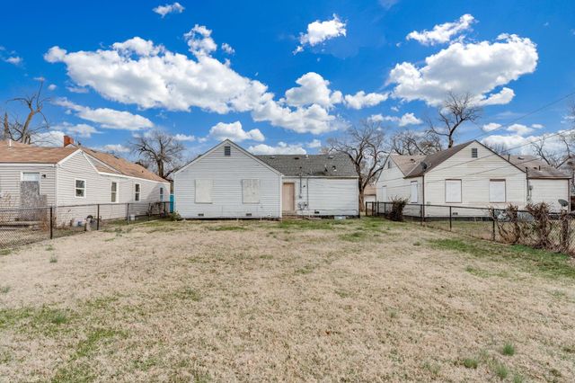 833 N Poplar, Wichita, KS 67214