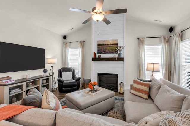 2905 Woodcrest Dr, Murfreesboro, TN 37128