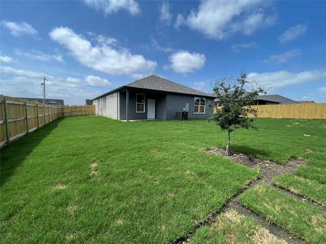 1209 Gannon Lane, Desoto, TX 75115