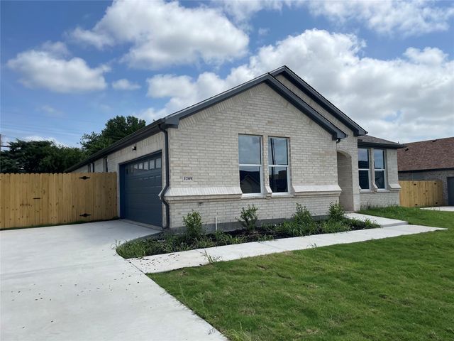 1209 Gannon Lane, Desoto, TX 75115