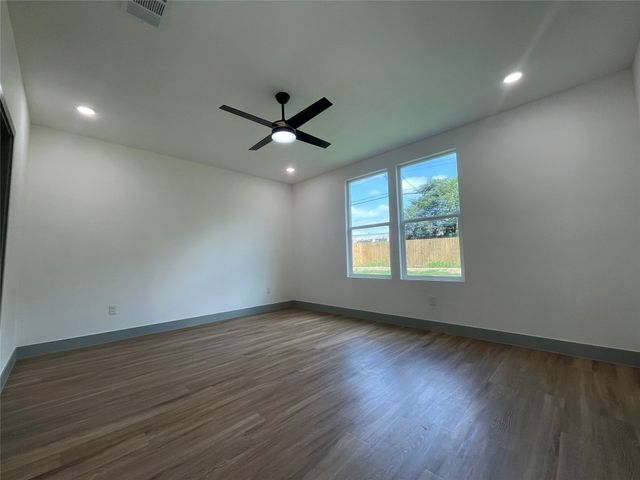 1209 Gannon Lane, Desoto, TX 75115