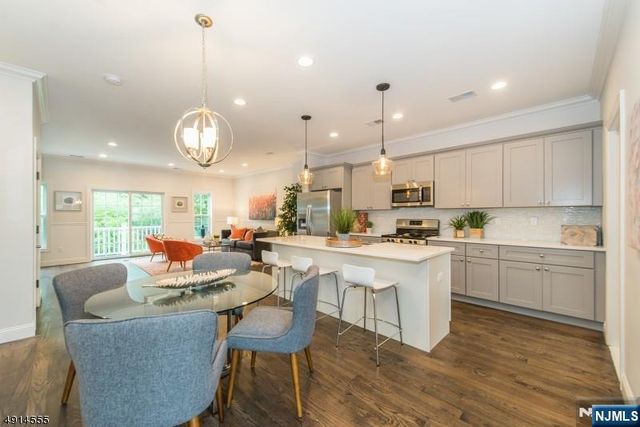 18 Chaz Way, Fairfield, NJ 07004