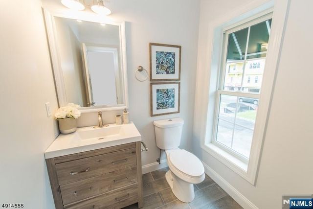 18 Chaz Way, Fairfield, NJ 07004