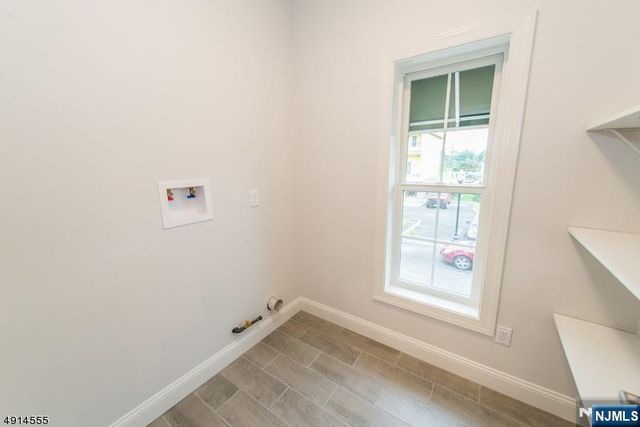 18 Chaz Way, Fairfield, NJ 07004