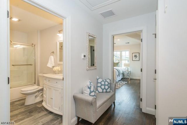 18 Chaz Way, Fairfield, NJ 07004