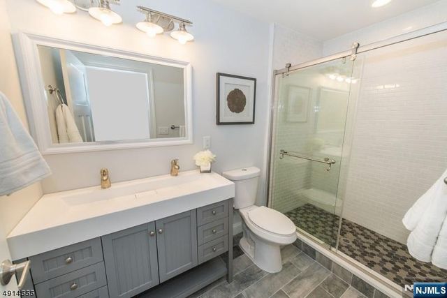 18 Chaz Way, Fairfield, NJ 07004