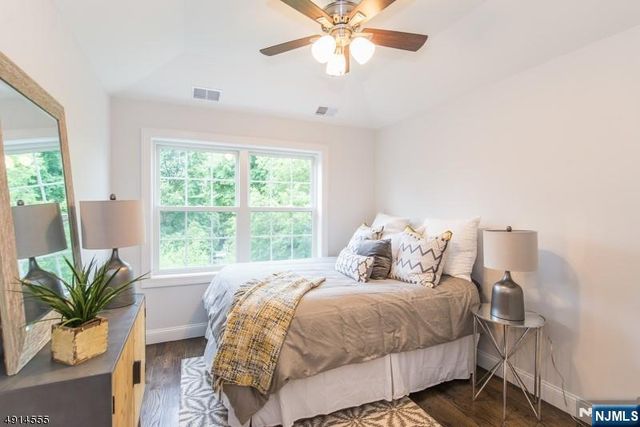 18 Chaz Way, Fairfield, NJ 07004