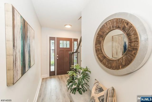 18 Chaz Way, Fairfield, NJ 07004