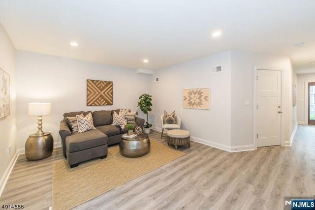 18 Chaz Way, Fairfield, NJ 07004