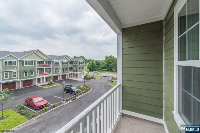 18 Chaz Way, Fairfield, NJ 07004