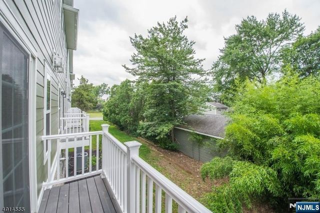 18 Chaz Way, Fairfield, NJ 07004