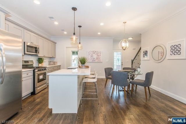 18 Chaz Way, Fairfield, NJ 07004