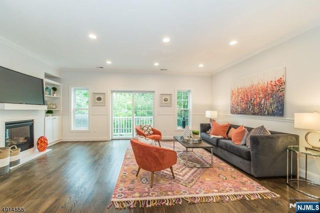 18 Chaz Way, Fairfield, NJ 07004
