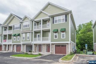 18 Chaz Way, Fairfield, NJ 07004