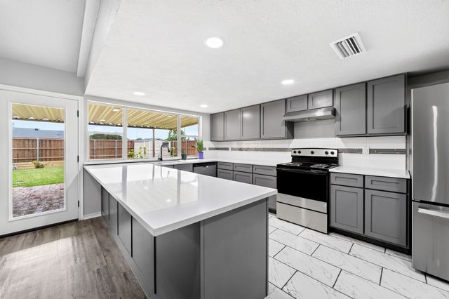 4333 Woodbluff Drive, Mesquite, TX 75150