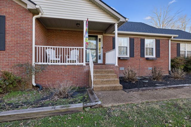 2841 Pedigo Pl, Thompsons Station, TN 37179