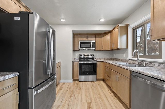 308 FAIRVIEW WAY, Shawano, WI 54166