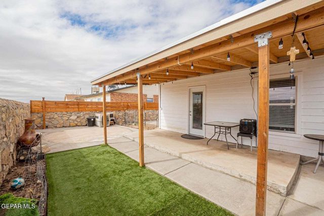 10768 Spring Valley Circle, Socorro, TX 79927