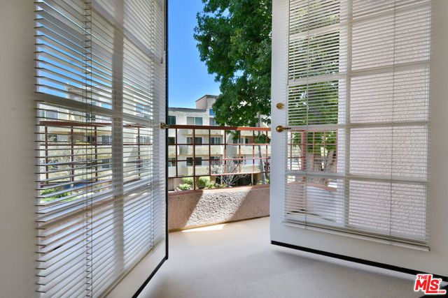 14570 Benefit Street 201, Sherman Oaks, CA 91403