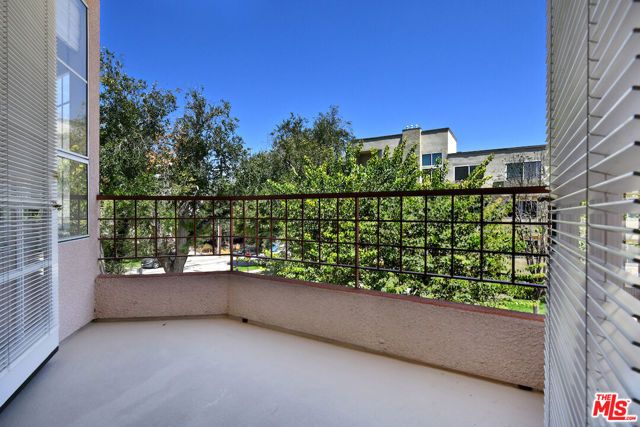 14570 Benefit Street 201, Sherman Oaks, CA 91403