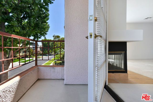 14570 Benefit Street 201, Sherman Oaks, CA 91403