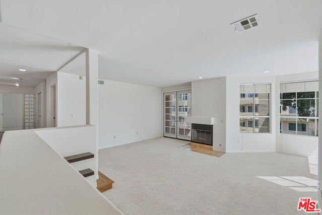 14570 Benefit Street 201, Sherman Oaks, CA 91403