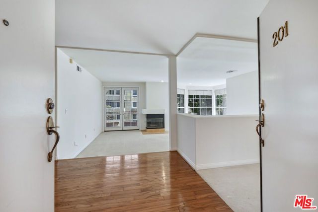 14570 Benefit Street 201, Sherman Oaks, CA 91403