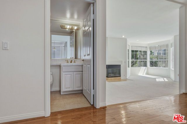 14570 Benefit Street 201, Sherman Oaks, CA 91403