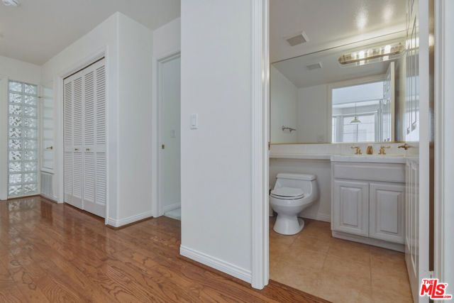 14570 Benefit Street 201, Sherman Oaks, CA 91403