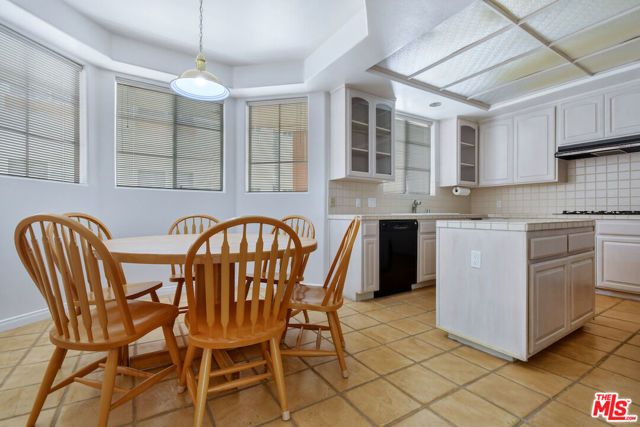 14570 Benefit Street 201, Sherman Oaks, CA 91403