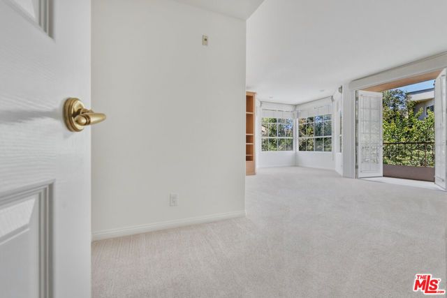 14570 Benefit Street 201, Sherman Oaks, CA 91403