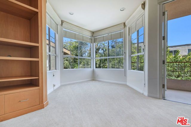 14570 Benefit Street 201, Sherman Oaks, CA 91403