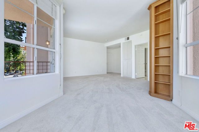 14570 Benefit Street 201, Sherman Oaks, CA 91403