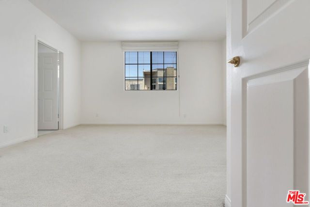 14570 Benefit Street 201, Sherman Oaks, CA 91403