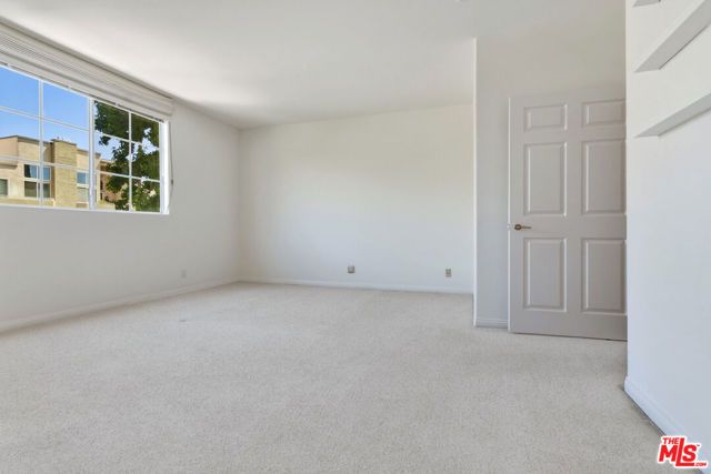 14570 Benefit Street 201, Sherman Oaks, CA 91403