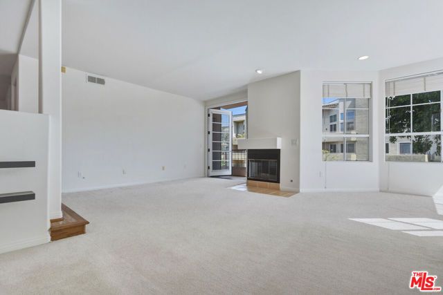 14570 Benefit Street 201, Sherman Oaks, CA 91403