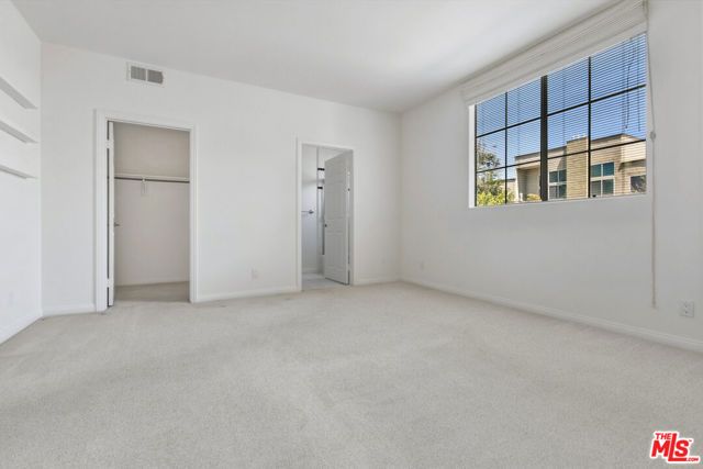 14570 Benefit Street 201, Sherman Oaks, CA 91403