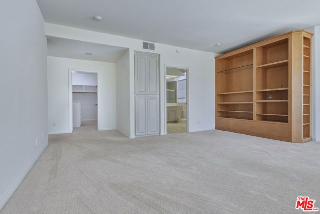 14570 Benefit Street 201, Sherman Oaks, CA 91403