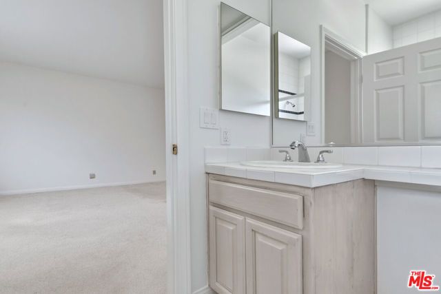 14570 Benefit Street 201, Sherman Oaks, CA 91403