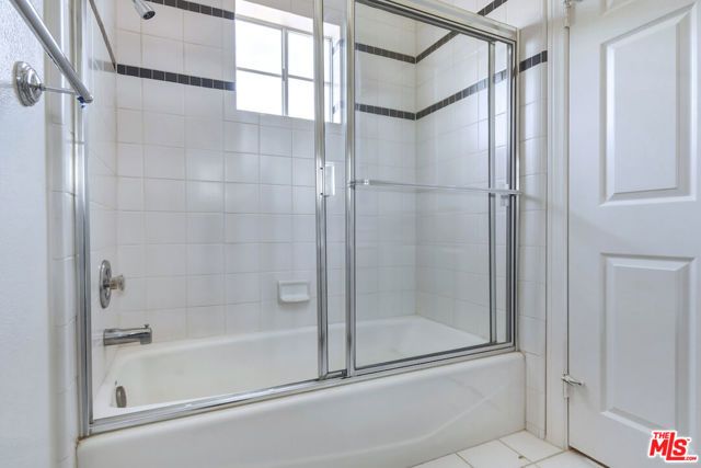 14570 Benefit Street 201, Sherman Oaks, CA 91403