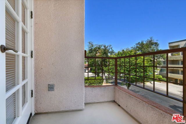 14570 Benefit Street 201, Sherman Oaks, CA 91403