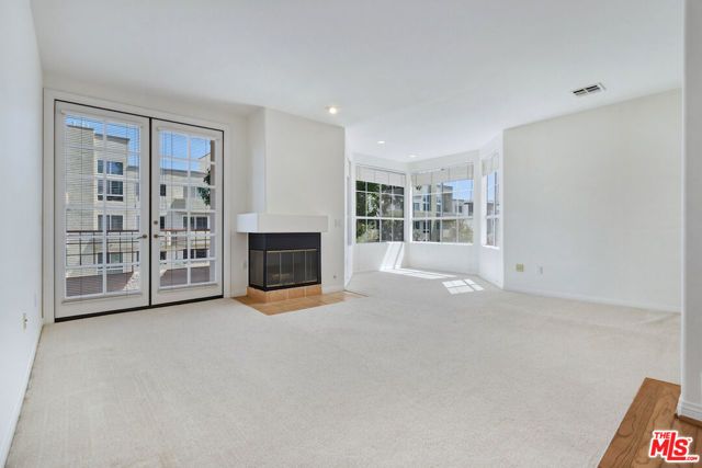 14570 Benefit Street 201, Sherman Oaks, CA 91403
