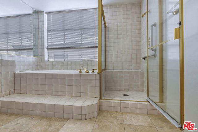 14570 Benefit Street 201, Sherman Oaks, CA 91403
