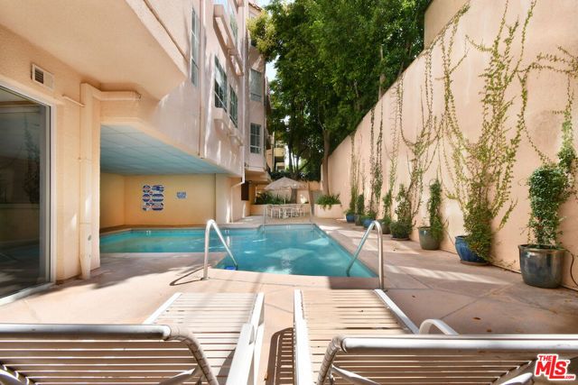 14570 Benefit Street 201, Sherman Oaks, CA 91403